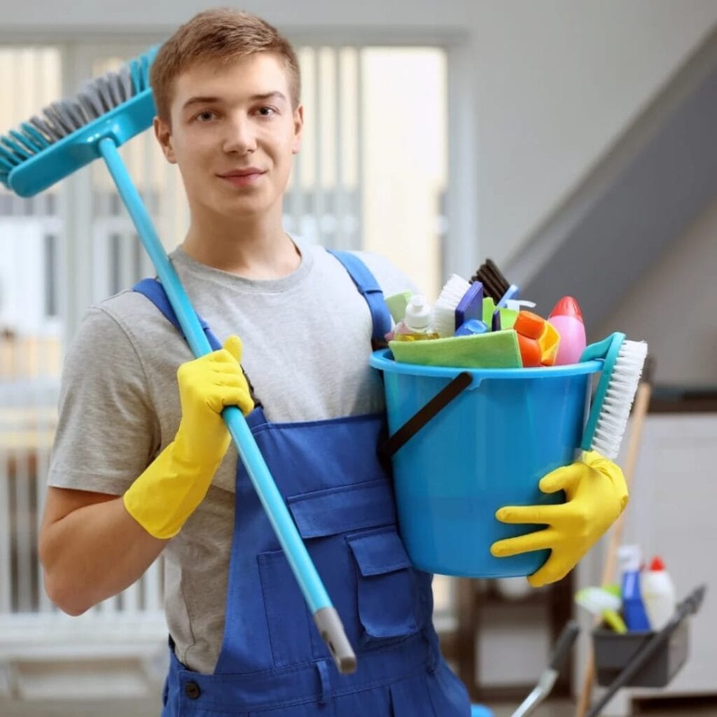 شركة تنظيف مكاتب بالرياض - تعقيم وتنظيف الرفوف والأثاث المكتبي. تنظيف الفلل بالرياض