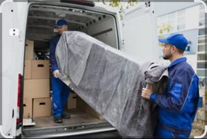 سيارة نقل عفش مجهزة لنقل الأثاث داخل الرياض بأمان