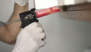 استخدام الجل الألماني لإبادة الصراصير في المطابخ بحي النرجس.