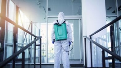 فني شركة مكافحة حشرات بحي القيروان شمال الرياض - شركة قوة الطبيعة 0508725250