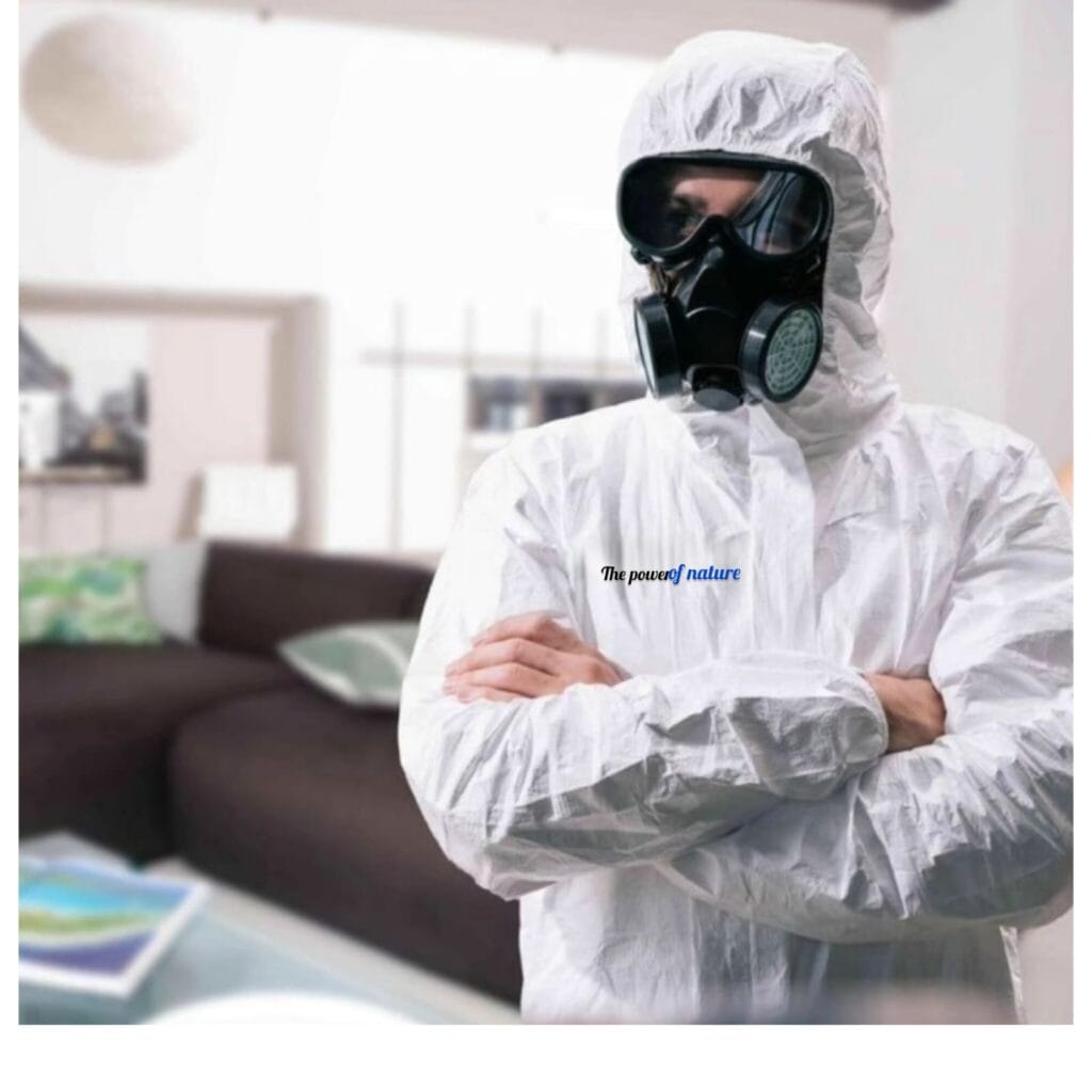 فني محترف بزي الوقاية الكامل يقوم بخدمات مكافحة الحشرات في الرياض - شركة قوة الطبيعة